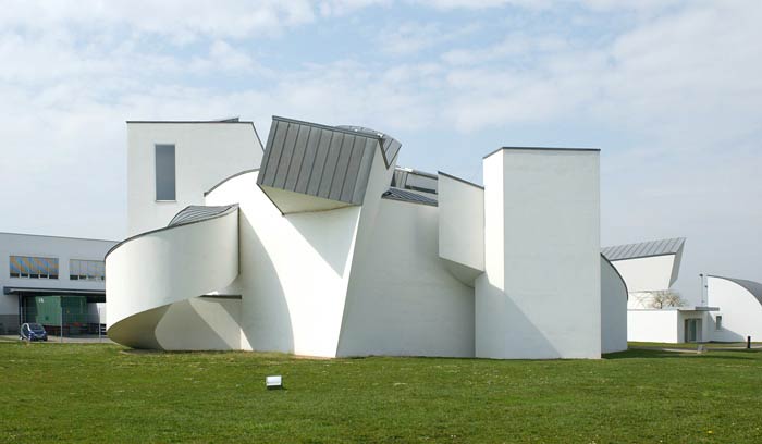 Фрэнк Гери (Frank Gehry): Vitra Design Museum (музей дизайна Vitra), Vitra premises, Weil am Rhein, Germany, 1989
